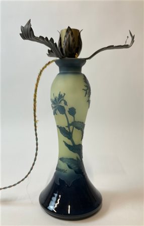 Lampada di gusto déco in vetro decorato all'acido color blu, azzurro e giallino