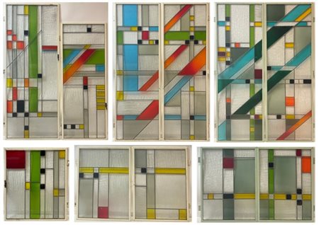 Lotto di undici vetrate artistiche montate al piombo ispirate alle composizioni