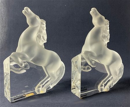 Lalique Due fermalibri in vetro soffiato in stampo acidato sulla superficie este