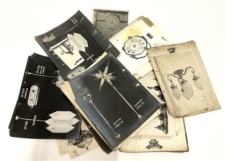 Due cartoni contenenti centinaia di stampe fotografiche delle lampade a catalog