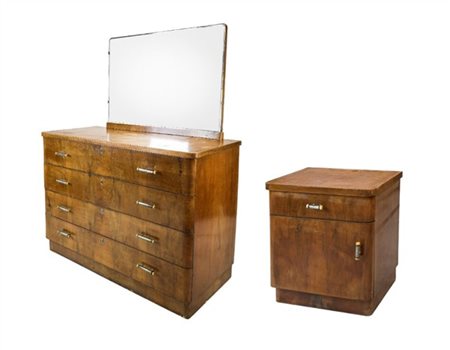 Lotto composto da un cassettone (cm 132x93x58) con specchiera (cm 74x101) e un