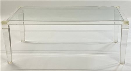 * Tavolo con struttura in plexiglass e piano in vetro. Italia, anni '70. (cm 20