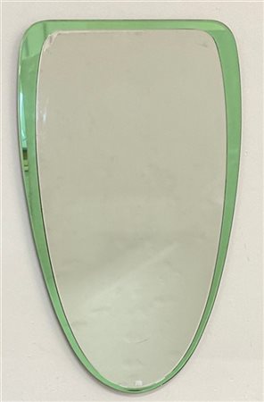 * Specchiera con cornice in vetro specchiato verdino. Italia, anni '70. (cm 53x