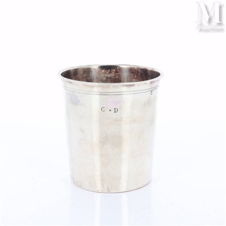 César TONNELIER (Actif entre 1845 et 1882) Timbale en argent Ornée de filets...