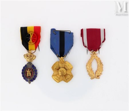 Trois médailles belges Dont médaille du travail de 1ère classe, médaille or...