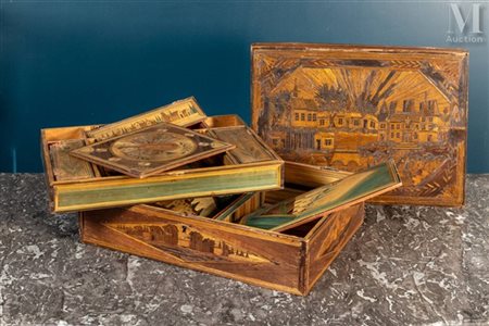 Coffret en marqueterie de paille Ouvrant à un abattant supérieur à décor de...