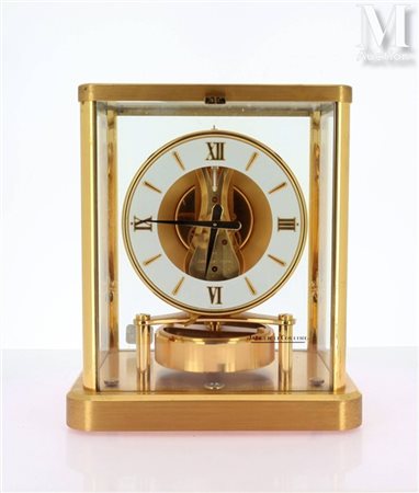 JAEGER-LECOULTRE Pendule Atmos Caisse en laiton, le cadran à deux aiguilles...