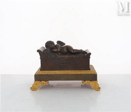 Encrier Bronze à patine médaille figurant un amour endormi dans un lit à...