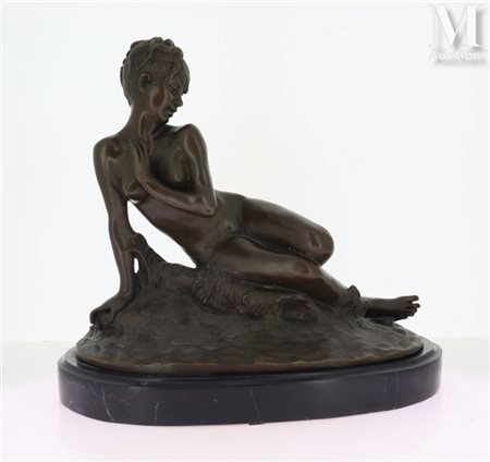 Léon BERTAUX (1827-?) Jeune femme au papillon, ou Mme Léon Bertaux Sculpture...