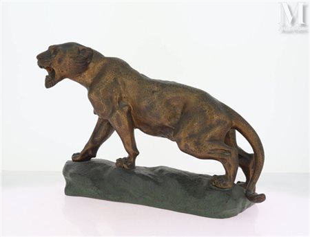 Thomas François CARTIER (1879-1936) Lionne rugissant Bronze à patine médaille...