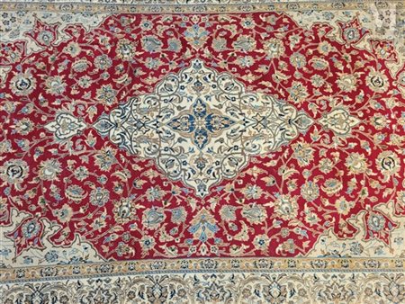 Grand et fin Nain Iran Laine et soie Dimensions : 316 x 202 cm Velours de...