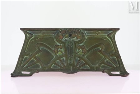 Sem GUENARDEAU (1866-1930) Jardinière Bronze à patine verte, ornée...