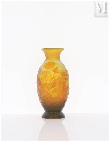 GALLE - Nancy Vase à col évasé en verre double couches à décor floral orangé...