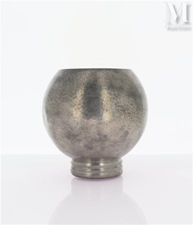 Pierre Amédée PLASAIT (1910) Vase boule, c. 1940 Vase à panse bombée et base...