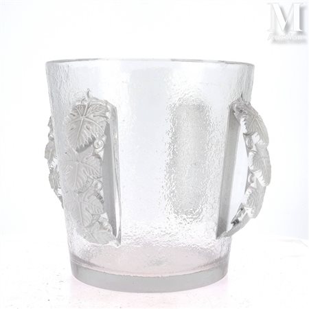 LALIQUE France Seau à champagne "Épernay" Verre pressé-moulé, flanqué de...