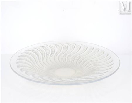 LALIQUE France Assiette circulaire en verre opalescent à décor de stries...