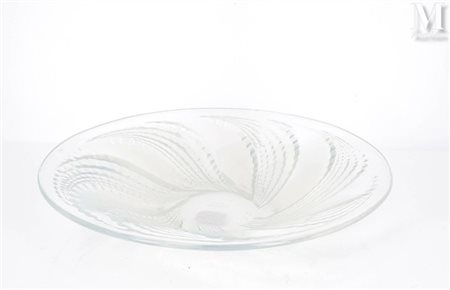 LALIQUE France Assiettes circulaire en verre à décor d'ondulations stylisées....