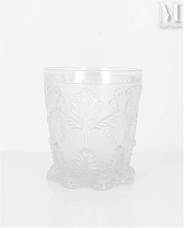 Cristallerie SAINT-LOUIS Pot en cristal pressé moulé à décor de palmettes,...
