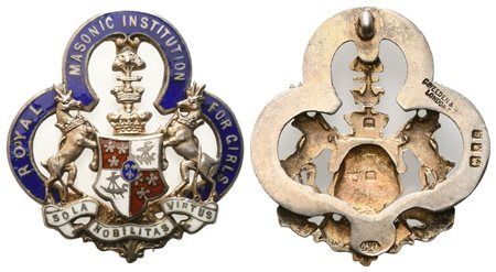  
Medaglia Royal Masonic Institution For Girls, "Sola Nobilitas Virtus", 1934, AG E Smalti (32,7 x 34,8 mm) 
 