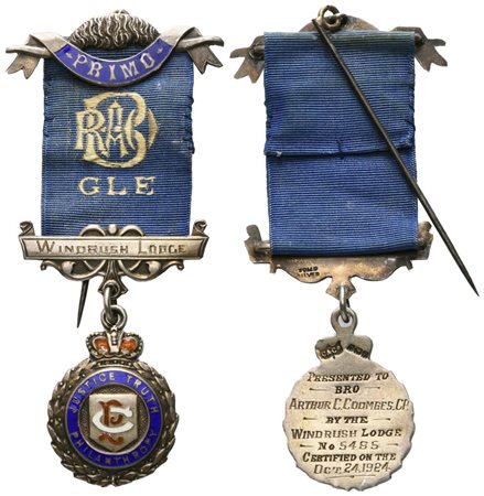  
Medaglia "JUSTICE TRUTH PHILANTHROPY", Primo - G L E - Windrush Lodge, 1924, AG E Smalti (27,4 x 101 mm) 
 