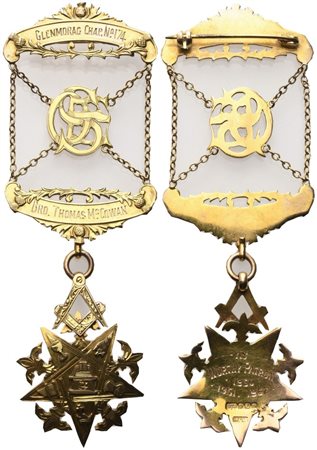  
Spilla Con Medaglia Interamente In Oro "Glenmorag Chap. N° 174", Bro. Thomas McCowan, 1962 (34,7 x 99,5 mm) 
 