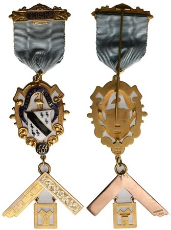  
Medaglia "Starkie Lodge 1634", W. M. 1942-3, 1943, AU E Smalti (51,5 x 136 mm) 
 