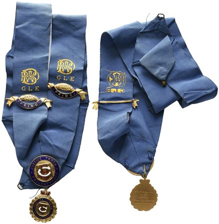  
Medaglia In Metallo Dorato E Smalti "JUSTICE TRUTH PHILANTROPY", G L E - Primo 
 