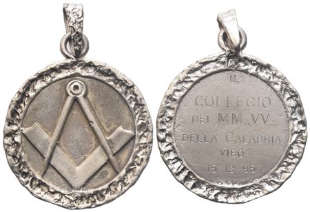  
Medaglia Il Collegio dei MM. VV. Della Calabria, 1985, AG (30,7 mm) 
 