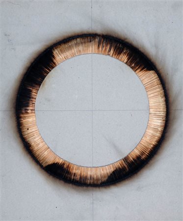 Bernard Aubertin 1934 " Cercle de feu ", 1974 Fiammiferi bruciati su cartone,...