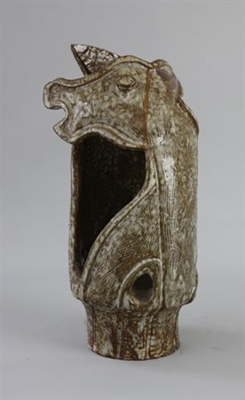 Vaso in terracotta smaltata raffigurante cavallo alato. Italia sec. XX. Alt....