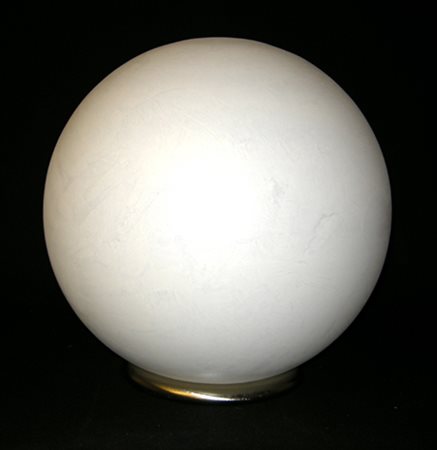 Lampada da tavolo a boccia in vetro latteo. Alt. cm35