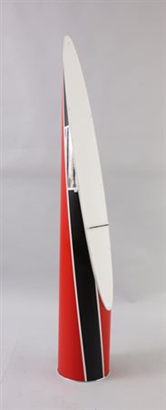 Lampada da terra in pvc espanso decorato in rosso e nero con etichetta della...