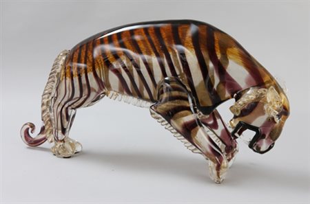 Scultura in vetro di Murano raffigurante tigre firmata A. Barbaro. cm32x60x16...