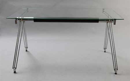 Scrivania con struttura in metallo cromato e smalto nero con piano in...