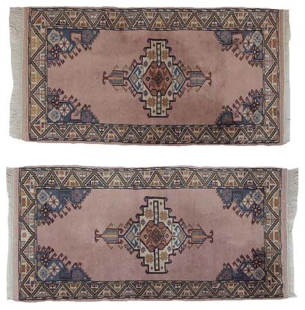 KULA Turchia orientale (Reg. Manisa)Due esemplari di vecchia manifattura.Cm....