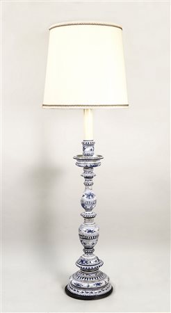 PIANTANA IN CERAMICA - CERAMIC FLOOR LAMP dipinta in monocromia blu, fusto...