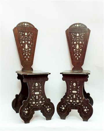 COPPIA DI SEDIE IN ROVERE - PAIR OF OAK AND IVORY CHAIRS intarsiate in avorio...