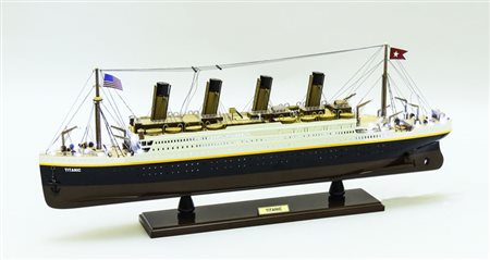 MODELLO DEL TITANIC - MODEL OF THE TITANIC elettrificato cm 33x82