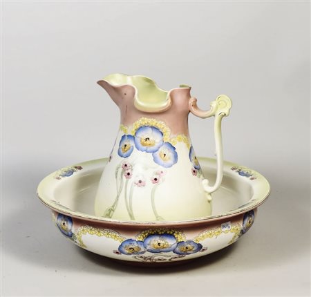 SET DA TOILETTE IN TERRAGLIA - POTTERY TOILET SET composto da un bacile ed un...