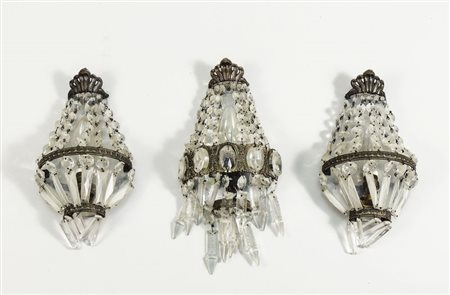 COPPIA DI APPLIQUES - THREE METAL AND CRYSTAL WALL LAMPS in metallo sbalzato...