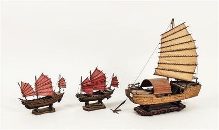 TRE MODELLI DI GIUNCHE CINESI - THREE CHINESE JUNK MODELS h cm 43, h cm 20, h...