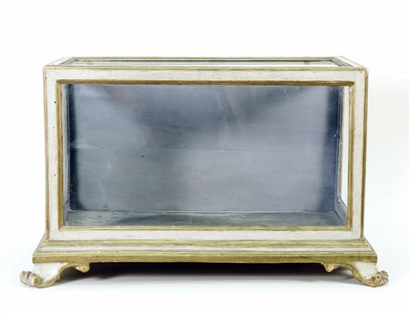 TECA IN LEGNO LACCATO E IN PARTE DORATO - SMALL LACQUERED AND GILTWOOD...