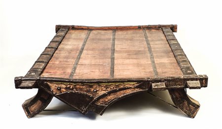 TAVOLINO ORIENTALE BASSO - ORIENTAL TEA TABLE applicazioni in metallo, gambe...