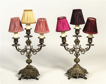 COPPIA DI CANDELABRI IN TÔLE DORATA - A PAIR OF GLIDED TOLE Candelabra tre...