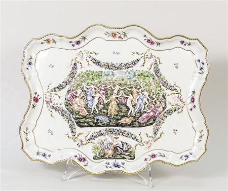 VASSOIO SAGOMATO IN PORCELLANA - PORCELAIN TRAY CAPODIMONTE, inizio del XX...