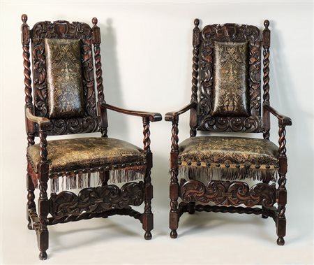 COPPIA DI SEGGIOLONI IN NOCE - PAIR OF WALNUT ARMCHAIRS inizio del XX secolo...