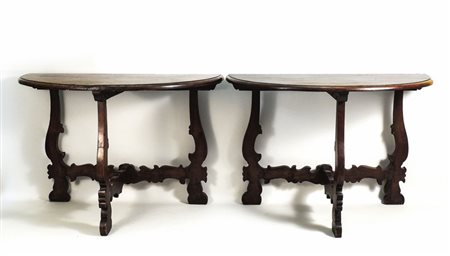 COPPIA DI MEZZI TAVOLI IN NOCE - PAIR OF WALNUT HALF-MOON TABLES piano...