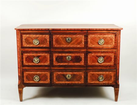 CASSETTONE IMPIALLACCIATO IN NOCE E PIUMA DI NOCE - WALNUT VENEERED CHEST...