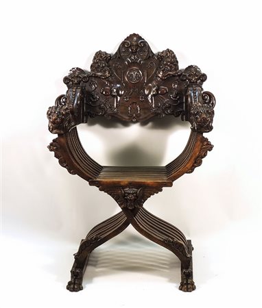 POLTRONA SAVONAROLA IN NOCE - SAVONAROLA WALNUT ARMCHAIR inizio del XX secolo...