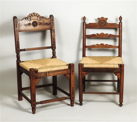 DUE SEDIE DA BALIA IN NOCE - TWO WALNUT CHAIRS alcuni difetti